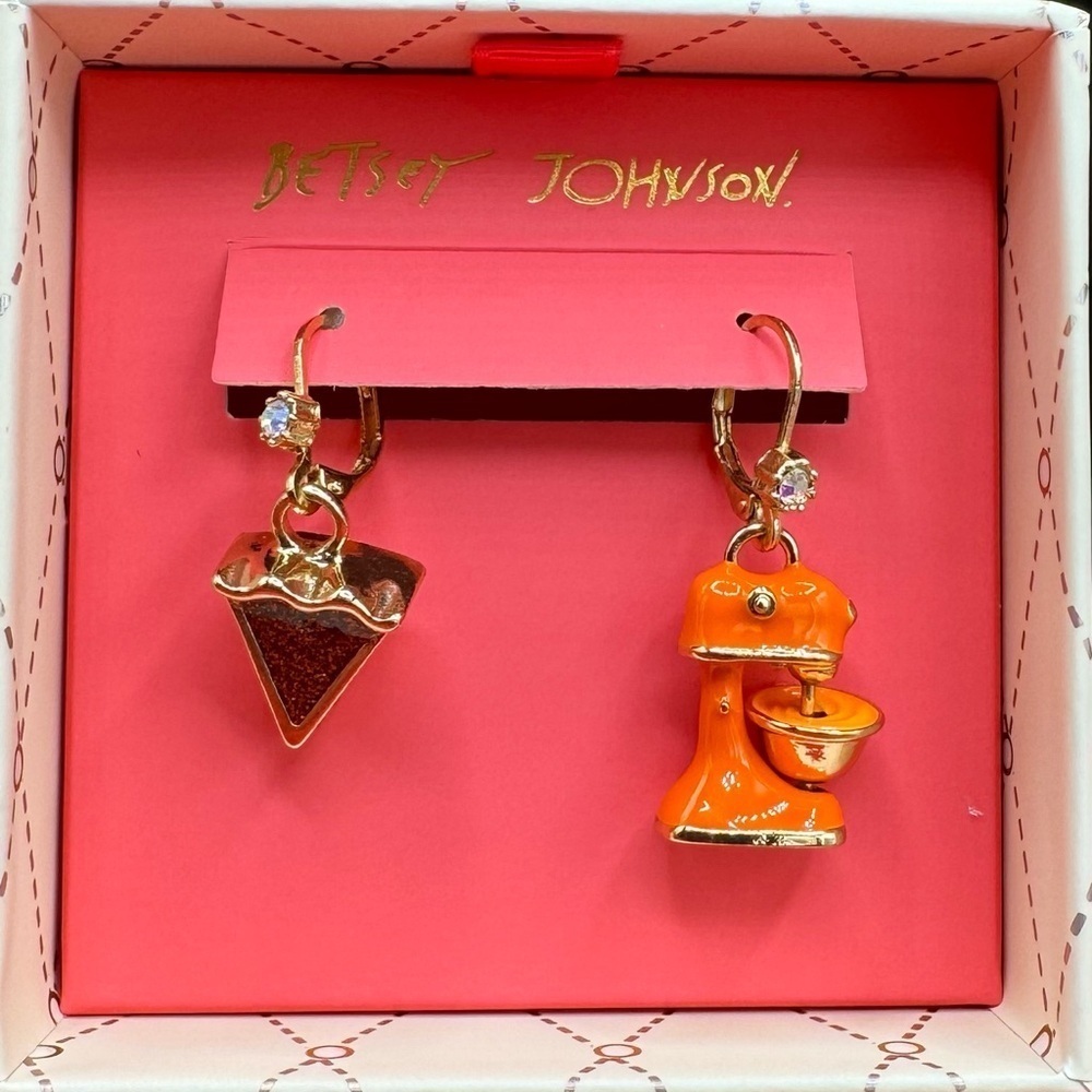 Adorable Betsey Johnson Thanksgiving/Christmas Mismatched Dangle Earrings
